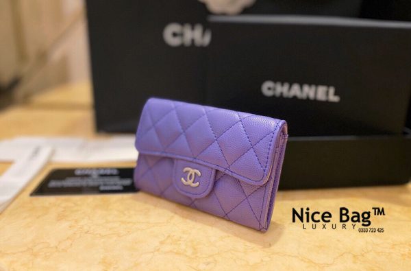 Ví Chanel Grained Calfskin & Gold-Tone Classic Flap Wallet Violet like authentic sử dụng chất liệu da cừu nguyên bản như chính hãng, sản xuất hoàn toàn bằng thủ công, cam kết chất lượng tốt nhất chuẩn 99% so với chính hãng, full box và phụ kiện