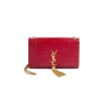 Túi Yves Saint Laurent YSL Monogram Kate Shoulder Medium Croc Red like authentic sử dụng chất liệu nguyên bản như chính hãng, sản xuất hoàn toàn bằng thủ công, kim loại mạ vàng 24k cam kết chất lượng tốt nhất chuẩn 99% so với chính hãng full box và phụ kiện