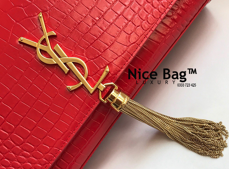 Túi Yves Saint Laurent YSL Monogram Kate Shoulder Medium Croc Red like authentic sử dụng chất liệu nguyên bản như chính hãng, sản xuất hoàn toàn bằng thủ công, kim loại mạ vàng 24k cam kết chất lượng tốt nhất chuẩn 99% so với chính hãng full box và phụ kiện