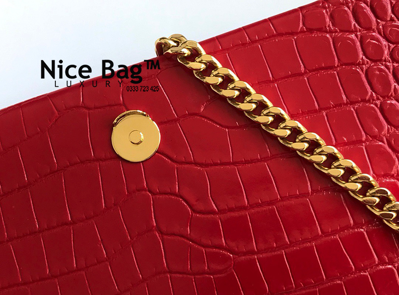 Túi Yves Saint Laurent YSL Monogram Kate Shoulder Medium Croc Red like authentic sử dụng chất liệu nguyên bản như chính hãng, sản xuất hoàn toàn bằng thủ công, kim loại mạ vàng 24k cam kết chất lượng tốt nhất chuẩn 99% so với chính hãng full box và phụ kiện