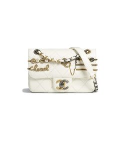 Túi Chanel Mini Flap Bag 2021 White like authentic sử dụng chất liệu da cừu non nguyên bản như chính hãng, sản xuất hoàn toàn bằng thủ công, may tay, cam kết chuẩn 99% so với chính hãng, full box và phụ kiện