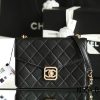 Túi Chanel bag 21k Small Lid 21/22 Black like authentic sử dụng chất liệu da cừu non nguyên bản, kim cương nhân tạo, may bằng thủ công, cam kết chất lượng tốt nhất, chuẩn 99% so với chính hãng