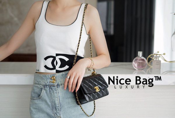 Túi Chanel small Flap Bag Calfskin & Gold-Tone Metal black like authentic sử dụng chất liệu chính hãng sản xuất hoàn toàn bằng thủ công, chuẩn 99% so với chính hãng, full box và phụ kiện