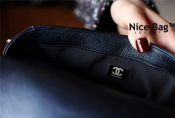 Túi Chanel 21k Black Bag like authentic sử dụng chất liệu da nguyên bản như chính hãng, sản xuất hoàn toàn bằng thủ công, chuẩn 99% so với chính hãng, full box và phụ kiện