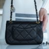 Túi Chanel Mini Flap Bag 2021 Black like authentic sử dụng chất liệu da nguyên bản như chính hãng, da cừu non, sản xuất hoàn toàn bằng thủ công, cam kết chất lượng tốt nhất chuẩn 99% so với chính hãng, full box và phụ kiện