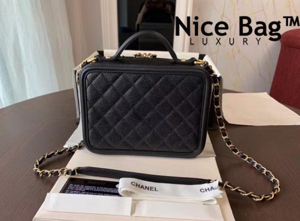 Túi Chanel Vanity Case Black like authentic sử dụng chất liệu chính hãng, sản xuất hoàn toàn bằng thủ công, cam kết chất lượng tốt nhất chuẩn 99% so với chính hãng
