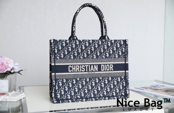 Túi Xách Dior Book Tote Small Blue Dior Oblique Embroidery like authentic sử dụng chất liệu nguyên bản như chính hãng, dệt chuẩn từng chi tiết nhỏ nhất, đạt 99% so với chính hãng, full box và phụ kiện