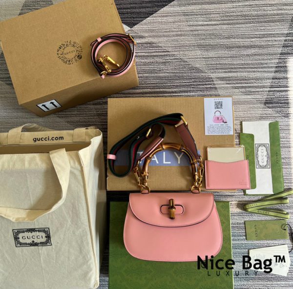 Túi Xách Gucci Small Top Handle Bag With Bamboo Pink like authentic sử dụng chất liệu da nguyên bản như chính hãng, chuẩn 99% full box và phụ kiện