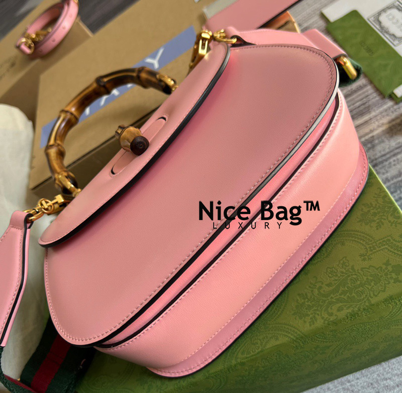 Túi Xách Gucci Small Top Handle Bag With Bamboo Pink like authentic sử dụng chất liệu da nguyên bản như chính hãng, chuẩn 99% full box và phụ kiện