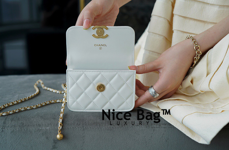 Chanel 21A white Mini Flap Coin Purse With Chain Handle Shoulder