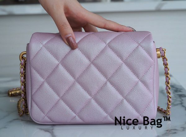 Chanel 21K My Perfect Mini pink Flap Bag like authentic sử dụng chất liệu da bê dập hạt chống chầy xước nguyên bản như chính hãng, sản xuất hoàn toàn bằng thủ công, chuẩn 99% so với chính hãng, full box và phụ kiện