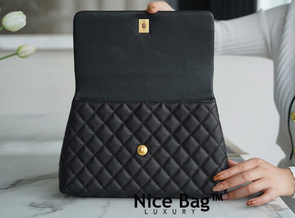 Chanel Medium Coco Handle Bag like authentic sử dụng chất liệu da bê dập hạt chống chầy xước, sản xuất hoàn toàn bằng thủ công, cam kết chất lượng tốt nhất, chuẩn 99% so với chính hãng, full box và phụ kiện