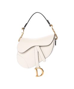 Dior Saddle Bbag White And Gold like authentic sử dụng chất liệu da bò dập vân cứng, may bằng thủ công, cam kết chất lượng tốt nhất, chuẩn 99% so với chính hãng, full box và phụ kiện