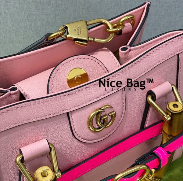 Gucci Diana Tote Bag Mini Pink like authentic sử dụng chất liệu da bê nguyên bản so với chính hãng, tay cầm được sử dụng chất liệu tre, làm hoàn toàn bằng thủ công, cam kết chất lượng tốt nhất chuẩn 99% so với chính hãng