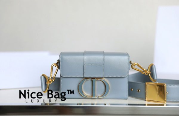 Dior 30 Montaigne Mini Bag Blue like authentic sử dụng chất liệu da bê nguyên bản như chính hãng, sản xuất hoàn toàn bằng thủ công, cam kết chất lượng tốt nhất, chuẩn 99% full box và phụ kiện
