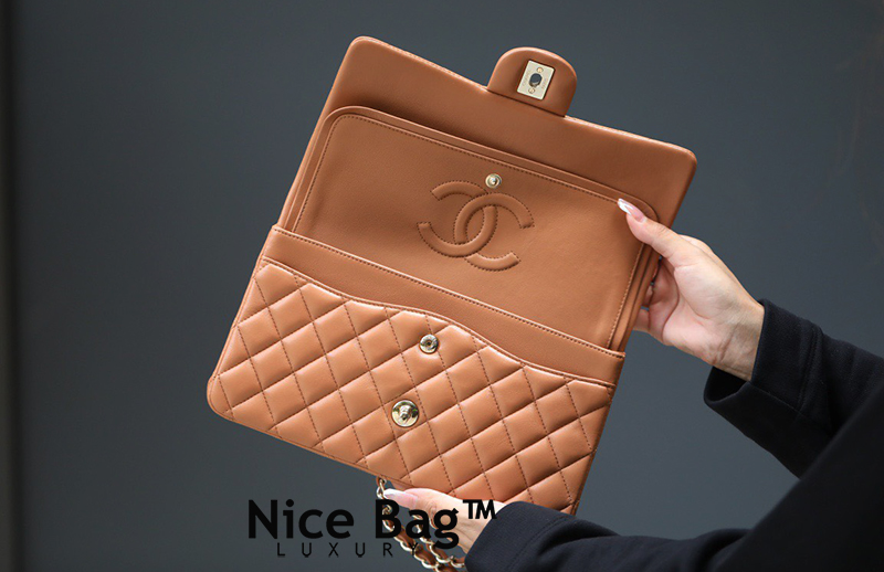 Chanel 21p caramel classic flap hot sale