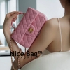 Chanel Mini Flap Bag With Top Handle Pink like authentic sử dụng chất liệu da bê dập hạt nguyên bản như chính hãng, sản xuất hoàn toàn bằng thủ công, cam kết chất lượng tốt nhất chuẩn 99% full box và phụ kiện