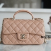 Chanel Mini Flap Bag With Top Handle Brown like authentic sử dụng chất liệu da cừu nguyên bản như chính hãng, sản xuất hoàn toàn bằng thủ công, cam kết chất lượng tốt nhất, chuẩn 99% full box và phụ kiện