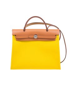 Hermes Herbag Zip Bag Yellow like authentic sử dụng chất liệu da bê nhập ý, vải cavans nguyên bản như chính hãng, sản xuất thủ công 100% cam kết chất lượng tốt nhất, chuẩn 99% full box và phụ kiện