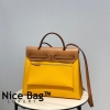 Hermes Herbag Zip Bag Yellow like authentic sử dụng chất liệu da bê nhập ý, vải cavans nguyên bản như chính hãng, sản xuất thủ công 100% cam kết chất lượng tốt nhất, chuẩn 99% full box và phụ kiện