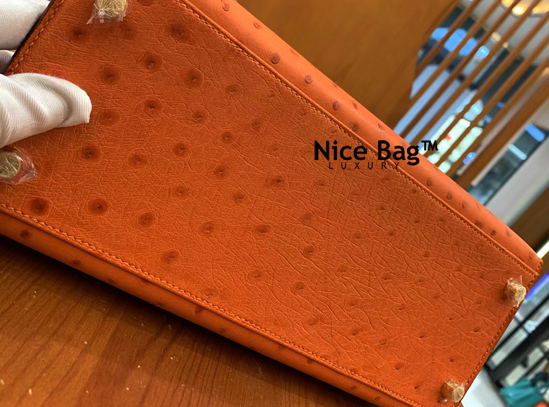 Hermes Kelly 28 Ostrich Orange like authentic cam kết chất lượng tốt nhất dùng không ai biết sử dụng chất liệu da đà điểu nam phi, may hoàn toàn bằng thủ công, full box và phụ kiện