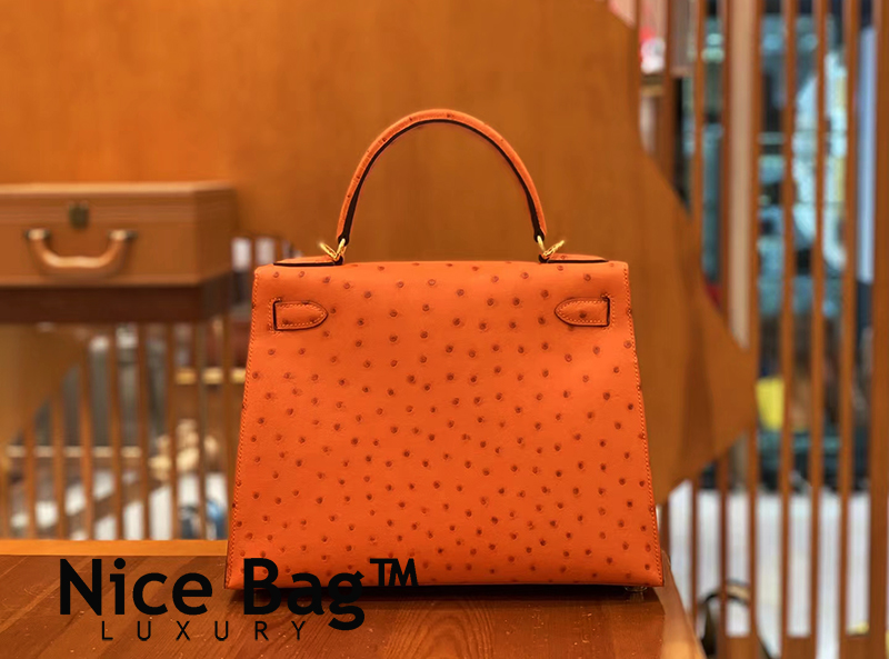 Hermes Kelly 28 Ostrich Orange like authentic cam kết chất lượng tốt nhất dùng không ai biết sử dụng chất liệu da đà điểu nam phi, may hoàn toàn bằng thủ công, full box và phụ kiện