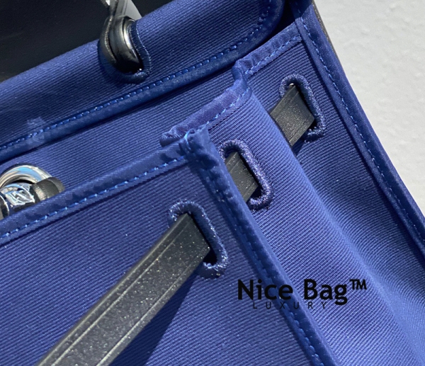 Hermes Herbag Zip Bag Blue Black like authentic sử dụng chất liệu da bê nhập ý và vải cavans nguyên bản như chính hãng, tất cả đều được làm thủ công 100% full box và phụ kiện, cam kết chất lượng tốt nhất chuẩn 99%