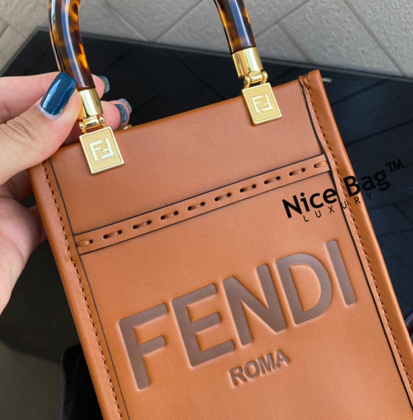 Fendi Sunshine Shopper Brown Leather Mini Bag like authentic chất lượng vip, sử dụng nguyên liệu chính hãng, da bê, được làm hoàn toàn bằng thủ công, cam kết chất lượng tốt nhất