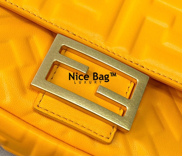 Fendi Baguette Bag Yellow like authentic chất liệu vip sử dụng chất liệu da nappa nguyên bản như chính hãng, sản xuất thủ công và cam kết chất lượng tốt nhất, chuẩn 99%