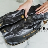 Chanel 22 Bag black like authentic chất lượng vip nhất hiện nay, sử dụng chất liệu da bê hiệu ứng bóng nguyên bản so với chính hãng, sản xuất hoàn toàn bằng thủ công, chuẩn 99%