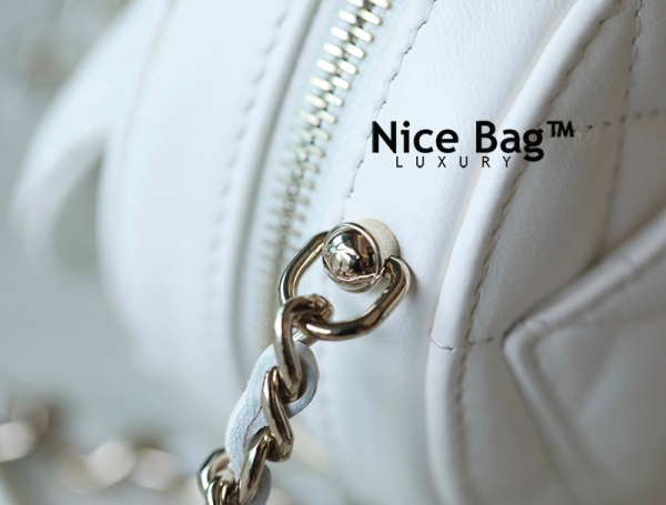 Chanel Heart Bag White like authentic chất lượng vip nhất hiện nay, sử dụng chất liệu da cừu, may thủ công, chuẩn 99% so với chính hãng,
