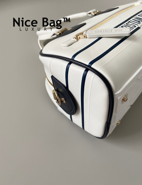 Dior Vibe Zip Bowling Bag Small White And Blue Smooth Calfskin like authentic chất lượng vip nhất hiện nay, sử dụng chất liệu da bê, may thủ công, full box và phụ kiện, cam kết chuẩn 99%