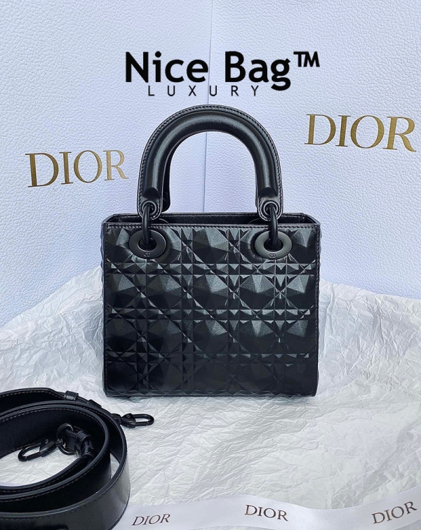 Dior Small Lady My ABCDIOR Diamond Bag Black like authentic chất lượng vip nhất hiện nay, sử dụng chất liệu da dê họa tiết kim cương, được làm hoàn toàn bằng thủ công, cam kết chất lượng tốt nhất