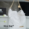 Chanel 22 Handbag White like authentic, cam kết chất lượng víp nhất hiện nay, sử dụng chất liệu da cừu nguyên bản, làm bằng thủ công bằng thay, chuẩn 99% full box và phụ kiện, hỗ trợ trả góp bằng thẻ tín dụng