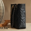 chanel 19 shopping bag black like authentic sử dụng chất liệu da cừu nguyên bản như chính hãng, được làm thủ công, full box và phụ kiện, cam kết chất lượng tốt nhất chuẩn 99% so với chính hãng, dùng không ai biết