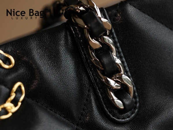 chanel 19 shopping bag black like authentic sử dụng chất liệu da cừu nguyên bản như chính hãng, được làm thủ công, full box và phụ kiện, cam kết chất lượng tốt nhất chuẩn 99% so với chính hãng, dùng không ai biết