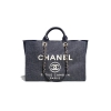 Chanel Maxi Shopping Bag denim & gold-tone metal dark blue & white sử dụng chất liệu vải Denim nguyên bản như chính hãng, được may thủ công tay, full box và phụ kiện, cam kết chuẩn 99% so với chính hãng