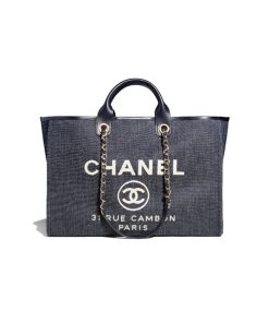 Chanel Maxi Shopping Bag denim & gold-tone metal dark blue & white sử dụng chất liệu vải Denim nguyên bản như chính hãng, được may thủ công tay, full box và phụ kiện, cam kết chuẩn 99% so với chính hãng