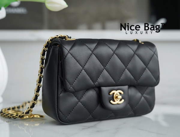 Chanel Mini Flap Bag Lambskin Light Black like authentic cam kết chất lượng vip nhất hiện nay, sử dụng chất liệu da cừu, chuẩn 99% so với chính hãng, full box và phụ kiện