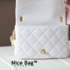 Chanel Small Flap White Bag 2022 Like authentic chất lượng vip nhất hiện nay, sử dụng chất liệu da cừu, làm thủ công, cam kết chất lượng tốt nhất, chuẩn 99% so với chính hãng, full box và phụ kiện, hỗ trợ trả góp bằng thẻ tín dụng