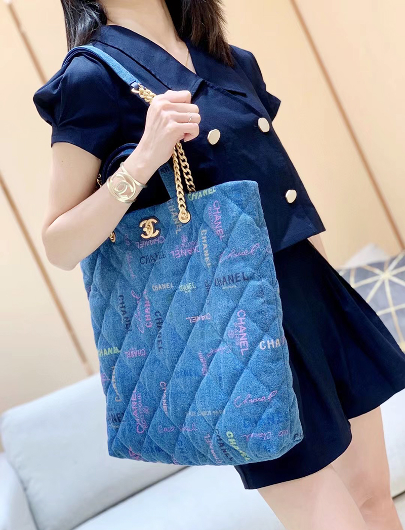 Túi Xách Chanel Maxi Hobo Bag Like authentic sử dụng chất liệu hãng, sản xuất bằng thủ công, cam kết chuẩn 99% so với chính hãng, full box và phụ kiện