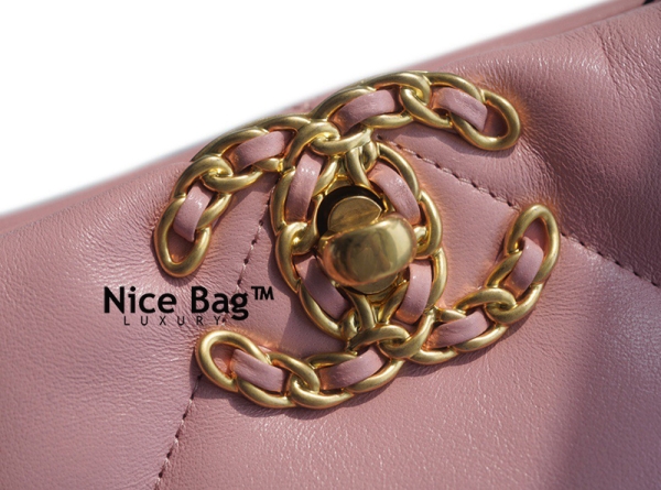 chanel 19 shopping bag pink Like authentic chất lượng vip nhất hiện nay, sử dụng chất liệu da cừu nguyên bản như chính hãng, được làm thủ công, cam kết chất lượng tốt nhất hiện nay, full box và phụ kiện, ra mắt năm 2022