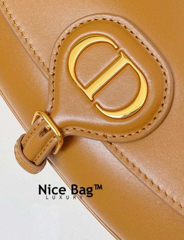 Dior Bobby East West Bag Brown like authentic cam kết chất lượng tốt nhất, sử dụng chất liệu da bò nguyên bản như chính hãng, được làm thủ công, full box và phụ kiện, hỗ trợ trả góp bằng thẻ tín dụng