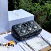 Dior Caro Bag Medium Black Silver like authentic chất lượng vip nhất hiện nay, sử dụng chất liệu da bê nguyên bản như chính hãng, chuẩn 99% so với chính hãng, full box và phụ kiện, hỗ trợ trả góp bằng thẻ tín dụng