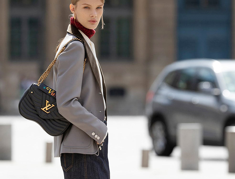 Túi Xách Louis Vuitton New Wave bag Like Authentic sử dụng chất liệu chính hãng, sản xuất hoàn toàn bằng thủ công, cam kết chất lượng tốt nhất, hỗ trợ trả góp 0%