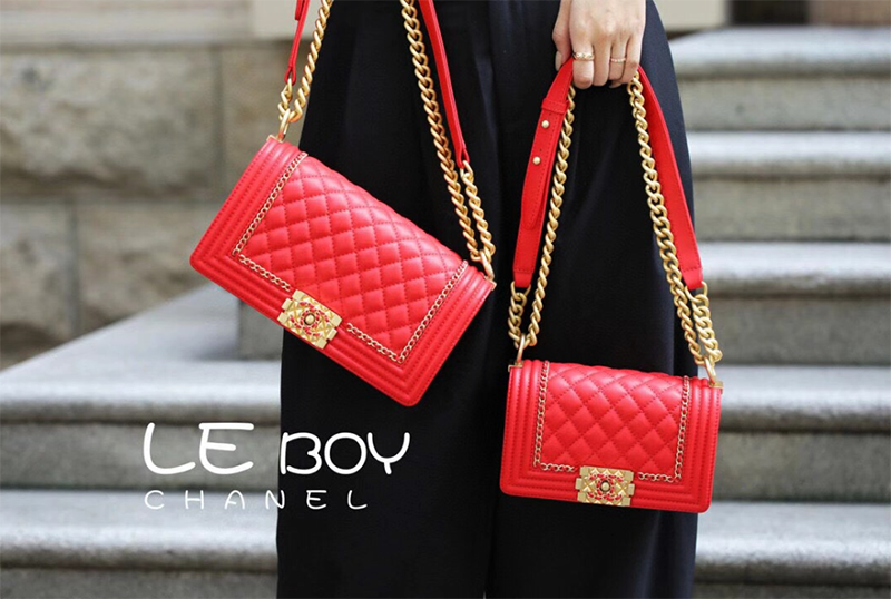 Túi xách thời trang nữ cao cấp Chanel boy bag là một trong những dòng sản phẩm của Chanel được lựa chọn nhiều hiện nay. Vậy lý do vì sao nên lựa chọn một chiếc túi hàng hiệu từ nhà mốt tên tuổi này?