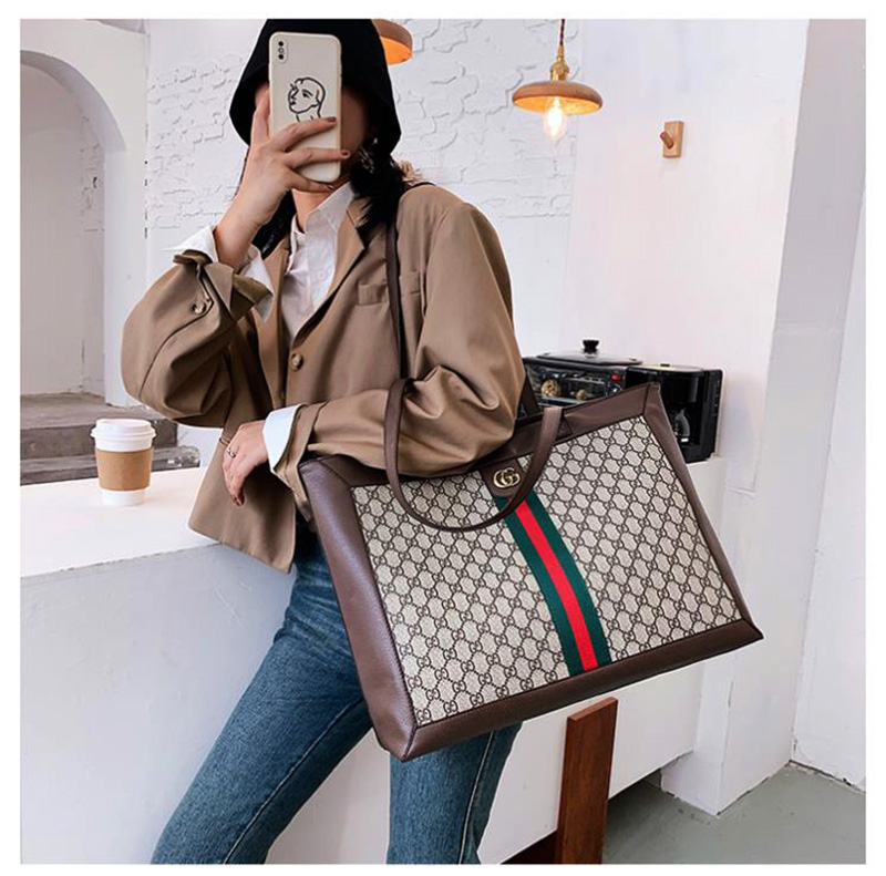Túi Gucci Tote Bag Like Authentic sử dụng chất liệu chính hãng, sản xuất hoàn toàn bằng thủ công, chuẩn 99% full box và phụ kiện hỗ trợ trả góp 0% bằng thẻ tín dụng