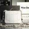 chanel Collection Mini Bags white like authentic sử dụng chất liệu da cừu nguyên bản so với chính hãng, kim loại mạ vàng, chuẩn 99% so với chính hãng, full box và phụ kiện