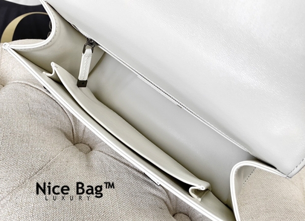 30 Montaigne Chain Bag With Handle Bag White like authentic cam kết chất lượng chuẩn 99% sử dụng chất liệu da cừu nguyên bản như chính hãng, sản xuất hoàn toàn bằng thủ công, full box và phụ kiện, cam kết chất lượng tốt nhất, hỗ trợ trả góp bằng thẻ tín dụng