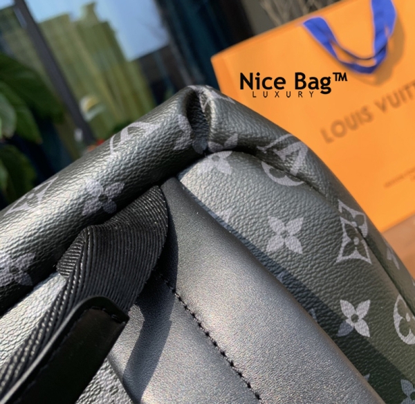 Balo Louis Vuitton Discovery Backpack Monogram Eclipse M43186 like authentic sử dụng chất liệu da bò nguyên bản chuẩn 99% so với chính hãng, full box và phụ kiện, hỗ trợ trả góp bằng thẻ tín dụng.